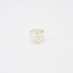 Anillo Hoja Perla Enredadera Plateado - Bambú Rosa Joyas y Accesorios