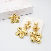 Set Anillo Y Aretes Flor perlas Dorada - Bambú Rosa Joyas y Accesorios