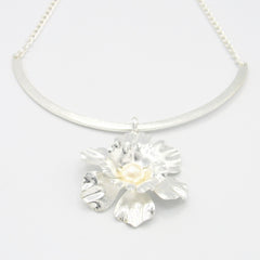 Collar Aro Flor Perla Primavera Plateado - Bambú Rosa Joyas y Accesorios