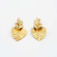 Aretes Gancho Triple Hojas Doradas - Bambú Rosa Joyas y Accesorios