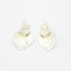 Aretes Gancho Triple Hojas Plateadas