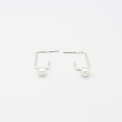 Aretes Candongas Cuadradas Perla Plateada