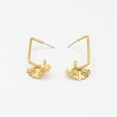 Aretes Candongas Cuadradas Abanico Doradas - Bambú Rosa Joyas y Accesorios