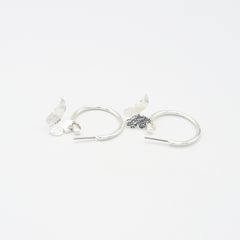 Aretes Candongas Redondas Mariposas Plateadas - Bambú Rosa Joyas y Accesorios