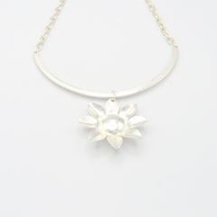 Collar Aro Flor Margarita Musa Plateado