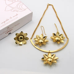 Set Aretes+Collar+Anillo Flor musa Dorado
