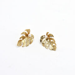 Aretes Topo Hoja Malanga Perla Dorado - Bambú Rosa Joyas y Accesorios
