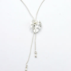 Collar Corbatin Hoja Malanga Perla Plateado