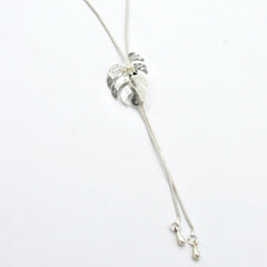 Collar Corbatin Hoja Malanga Perla Plateado - Bambú Rosa Joyas y Accesorios