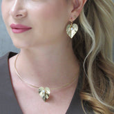 Aretes Gancho Flor Anturio Perla Dorado