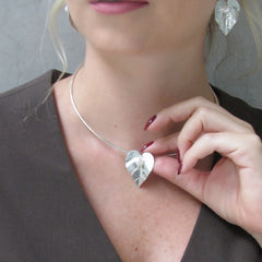 Set Collar Aro Y Aretes Ganchos Hoja Anturio Perla Plateado