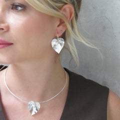 Set Collar Aro Y Aretes Ganchos Hoja Anturio Perla Plateado