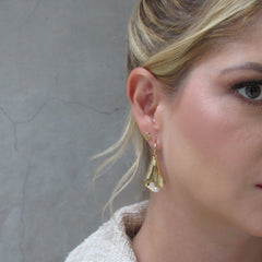 Set Collar Y Aretes Flor Cayena Pistilos Perlas Dorado