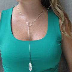 Collar Corbatin Hoja de Platano Plateado - Bambú Rosa Joyas y Accesorios