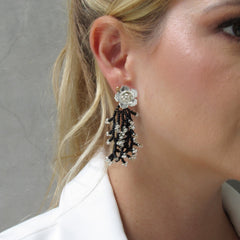 Aretes Flores Tejido Negro-Plata