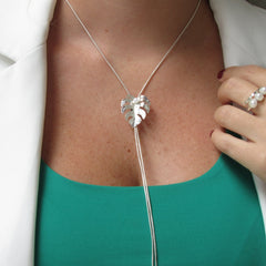 Collar Corbatin Hoja Malanga Perla Plateado