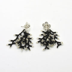 Aretes Flores Tejido Negro-Plata