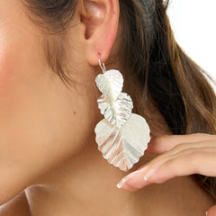 Aretes Gancho Triple Hojas Plateadas