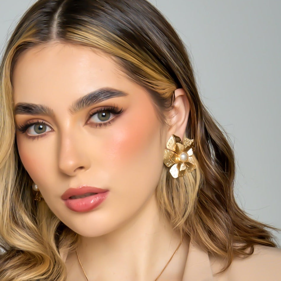 Aretes Maxi Topos Flor Perla Conexión Dorado - Bambú Rosa Joyas y Accesorios
