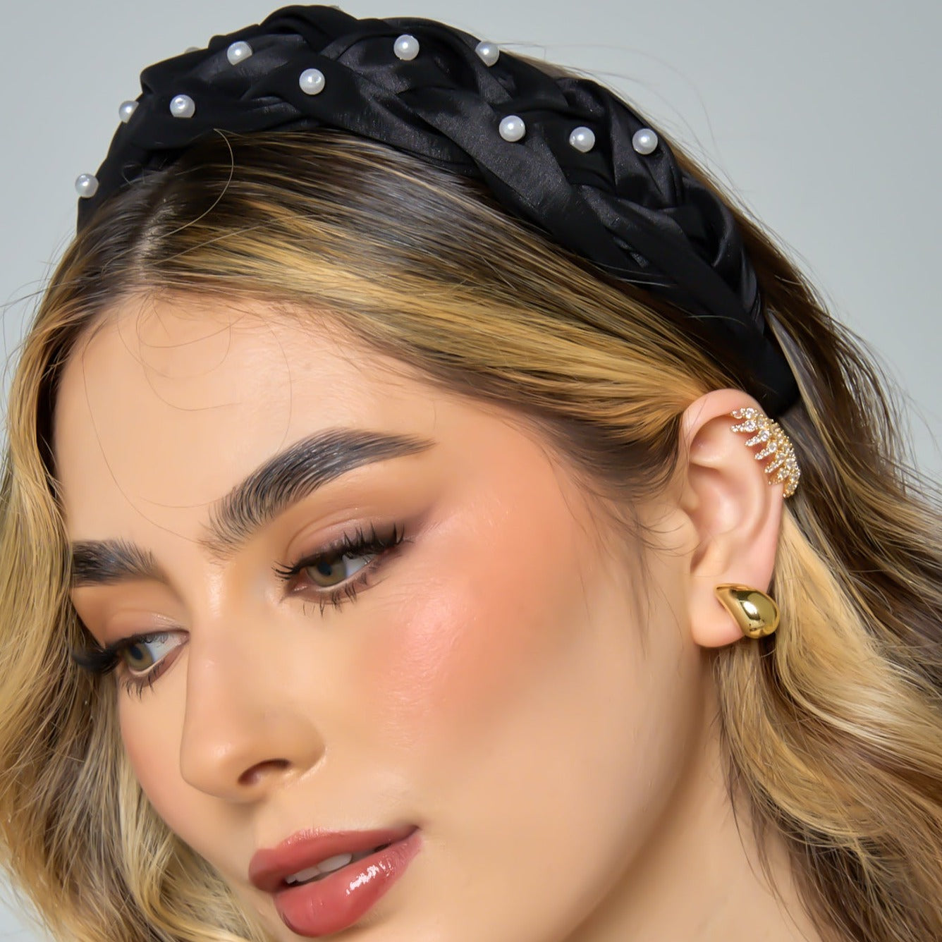 Diadema Perlas Tejido Trenza Negra Primavera - Bambú Rosa Joyas y Accesorios