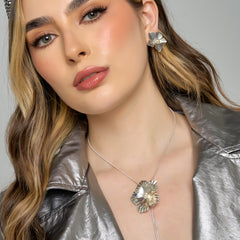 Collar Corbatín Flor Perla 5 Petalos Plateado