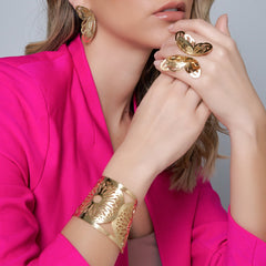 Brazalete Margaritas Calado Dorado - Bambú Rosa Joyas y Accesorios