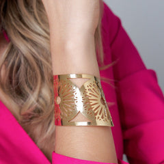 Brazalete Margaritas Calado Dorado - Bambú Rosa Joyas y Accesorios