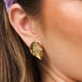Aretes Topos Hojas Mini Dorado - Bambú Rosa Joyas y Accesorios