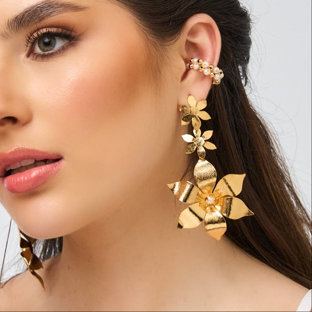 Aretes Perla Primavera Flor Dorado - Bambú Rosa Joyas y Accesorios