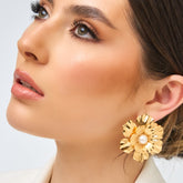 Aretes Maxi Topos Flor Primavera Perla Dorado - Bambú Rosa Joyas y Accesorios