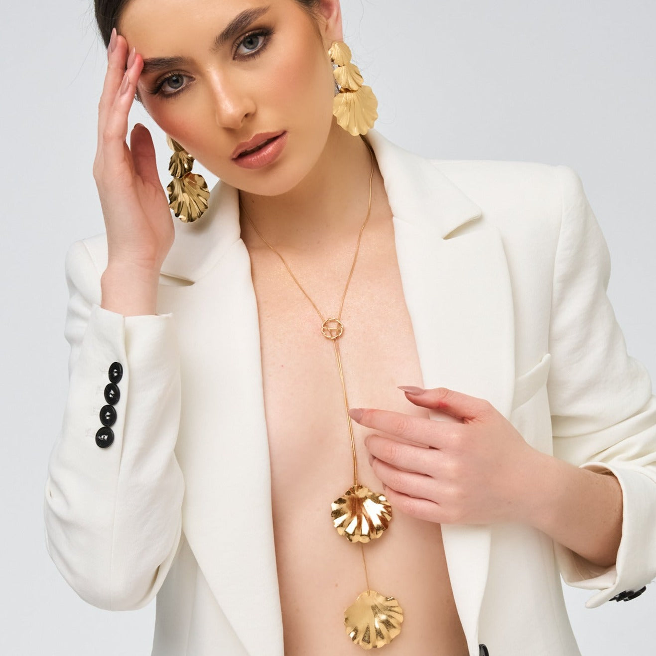 Set Aretes+Collar Conchas dorado - Bambú Rosa Joyas y Accesorios