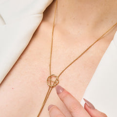 Collar Corbatín Doble Concha Dorado - Bambú Rosa Joyas y Accesorios