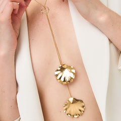 Collar Corbatín Doble Concha Dorado - Bambú Rosa Joyas y Accesorios