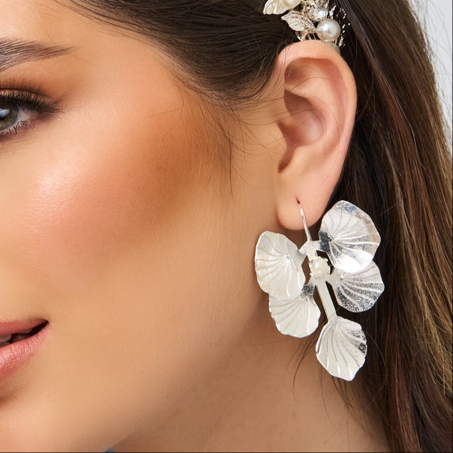 Aretes Gancho Conchas Perla Plateado - Bambú Rosa Joyas y Accesorios