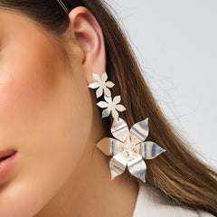 Aretes Perla Primavera Flor Plateado - Bambú Rosa Joyas y Accesorios