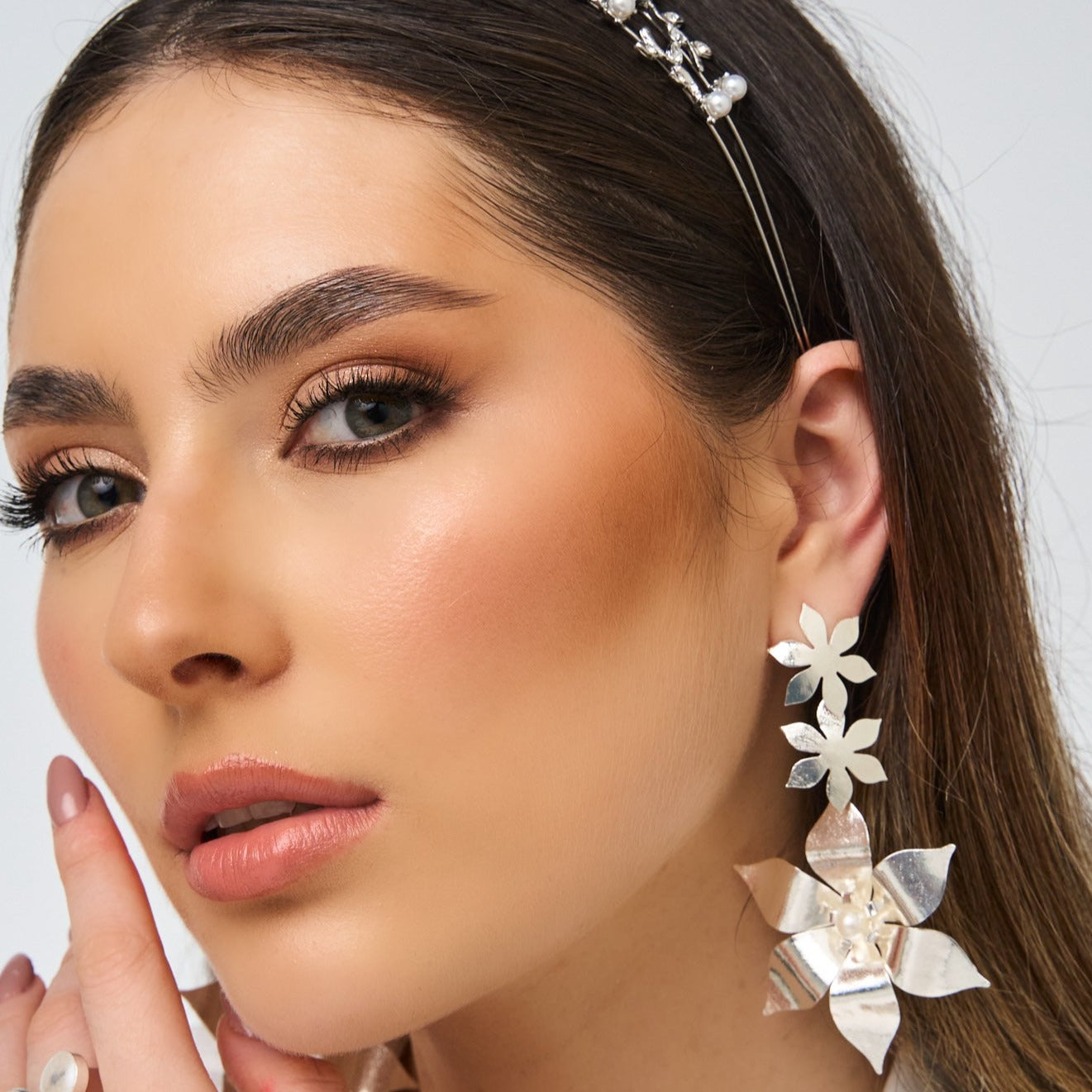 Aretes Perla Primavera Flor Plateado - Bambú Rosa Joyas y Accesorios