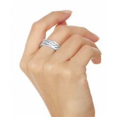 Anillo Argolla Cadena Trenzada Plateado - Bambú Rosa Joyas y Accesorios