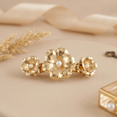Pinza Triple Flor Perlas Latidos Dorada - Bambú Rosa Joyas y Accesorios