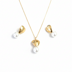 Set Collar y Aretes corazón y perlas Dorado