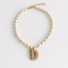 Collar Inicial tejida dorado - Bambú Rosa Joyas y Accesorios