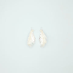 Aretes Gancho Rama Perla Pistilos Plateados - Bambú Rosa Joyas y Accesorios