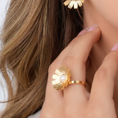 Anillo Margarita Perla Dorado - Bambú Rosa Joyas y Accesorios