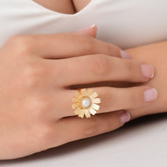 Anillo Margarita Perla Dorado - Bambú Rosa Joyas y Accesorios