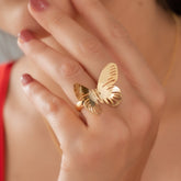 Anillo Dorado Mariposa Ligera