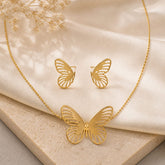 Set Dorado Aretes y Collar Mariposas Ligera - Bambú Rosa Joyas y Accesorios