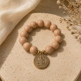 Pulsera Piedra Café con Dije Aura - Bambú Rosa Joyas y Accesorios