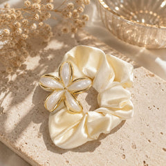 Hair Clip Beige con Flor Dorado Aura