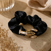 Hair Clip Negro con Cangrejo Blanco Dorado Aura