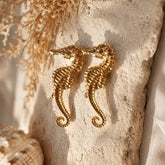 Aretes Maxi Topos Caballo de Mar Dorado Mar y Arena - Bambú Rosa Joyas y Accesorios