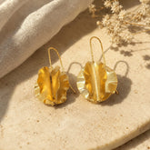 Aretes Bolas Gancho Dorado - Bambú Rosa Joyas y Accesorios